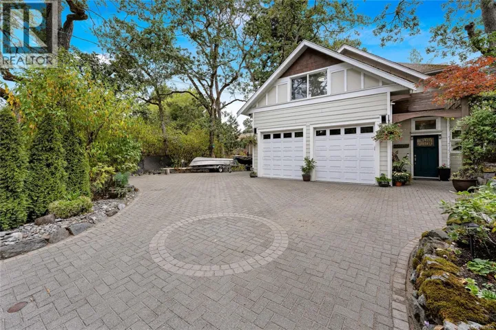 4151 Quadra St, Saanich, British Columbia V8X1L1