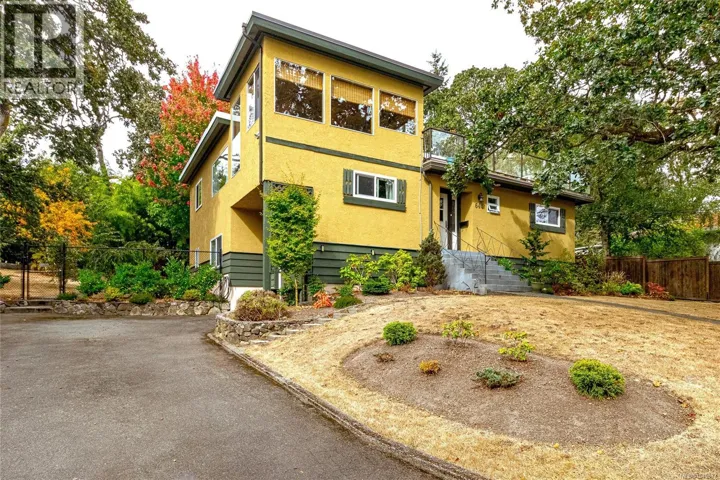644 Fernhill Rd, Esquimalt, British Columbia V9A4Y9