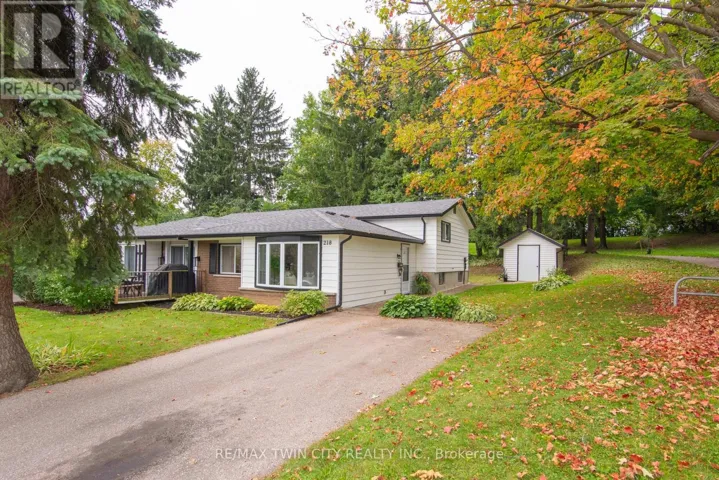 218 PINEDALE DRIVE, Kitchener, Ontario N2E1K3