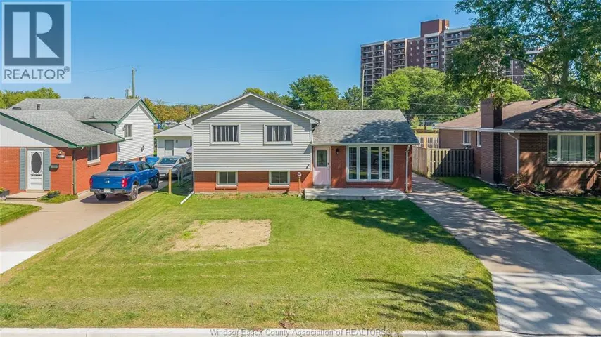 368 CARLING CRESCENT, Windsor, Ontario N8S3X8
