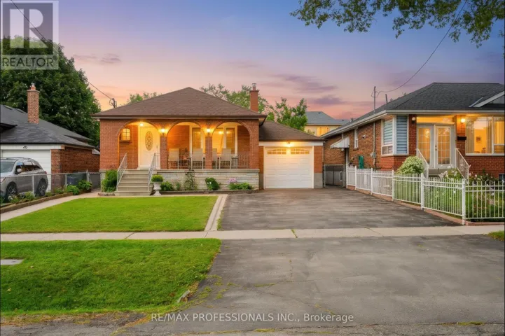 42 WOOLGAR AVENUE, Toronto (Islington-City Centre West), Ontario M8Z4Y7