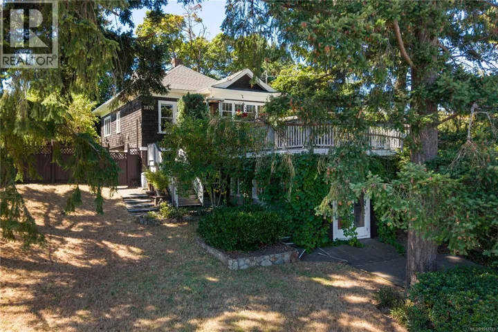 3870 Rowland Ave, Saanich, British Columbia V8Z1Y1