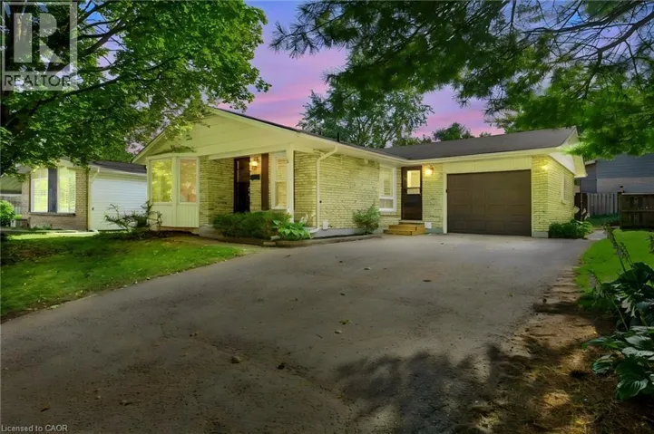 95 UNDERHILL Crescent, Kitchener, Ontario N2A2S7