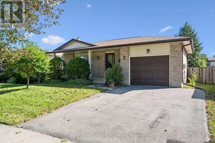 7 COUNTRYSIDE CRESCENT, Kitchener, Ontario N2E2S8