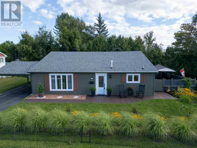205 Hillside DR S, Elliot Lake, Ontario P5A1N4