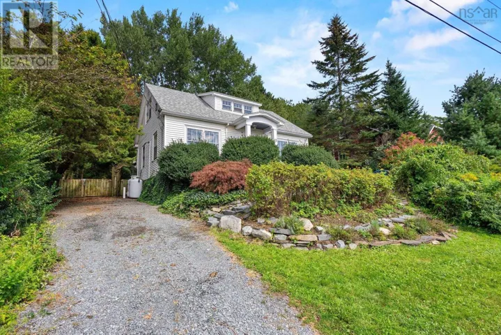 11 Dunolly Street, Dartmouth, Nova Scotia B2Y2Z6