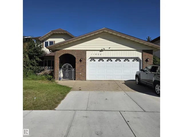 11022 158 AV NW, Edmonton, Alberta T5X4V4