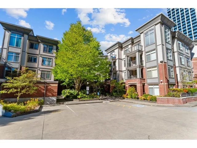 301 10499 UNIVERSITY DRIVE, Surrey, British Columbia V3T0A4
