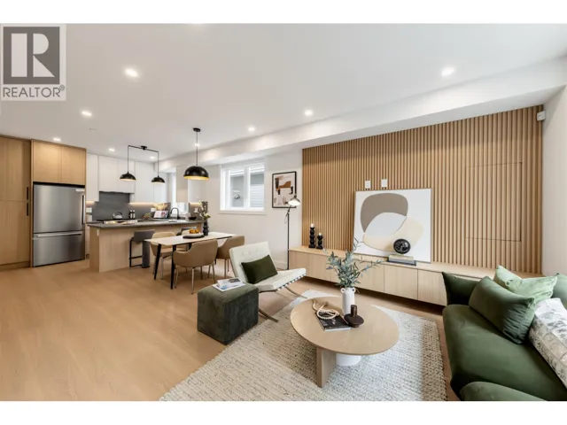 2 3268 E 18 AVENUE, Vancouver, British Columbia V5M2R7