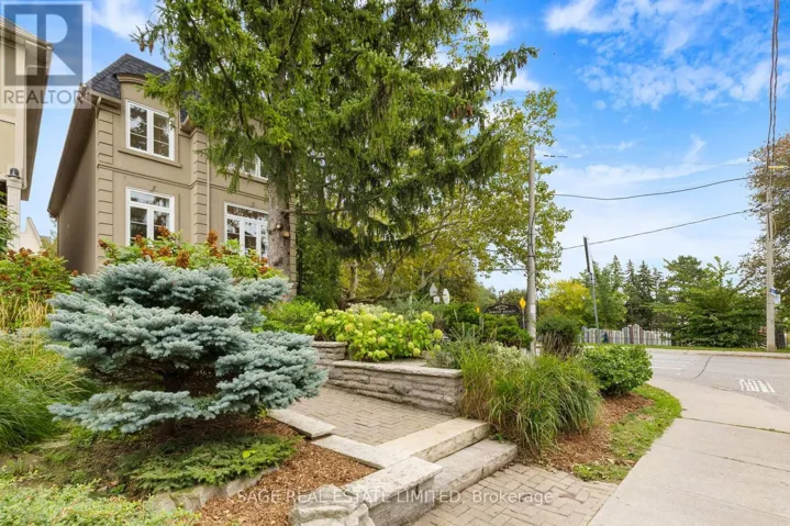 1 CALDOW ROAD, Toronto (Forest Hill North), Ontario M5N2P4