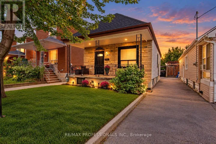 429 GILBERT AVENUE, Toronto (Caledonia-Fairbank), Ontario M6E4X2