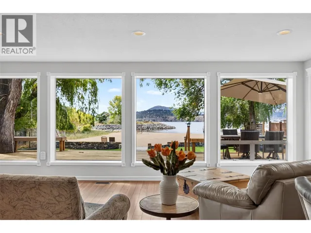 988 Manhattan Drive, Kelowna, British Columbia V1Y1H5