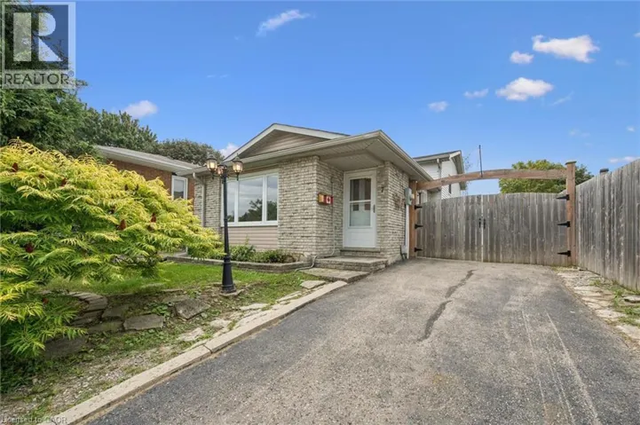 7 HOMESTEAD Place, Kitchener, Ontario N2N1Z1