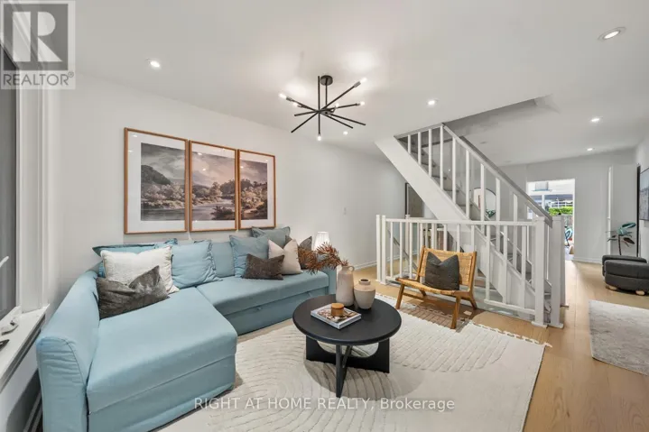 5 1/2 LUTTRELL AVENUE, Toronto (East End-Danforth), Ontario M4C5E2