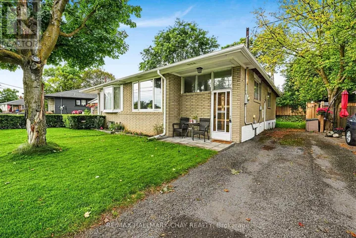 84 LONGFORD DRIVE, Newmarket (Bristol-London), Ontario L3Y2Y4