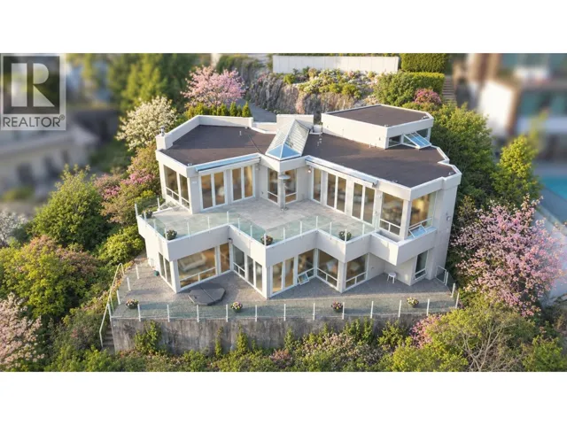 4180B ROSE CRESCENT, West Vancouver, British Columbia V7V2N8