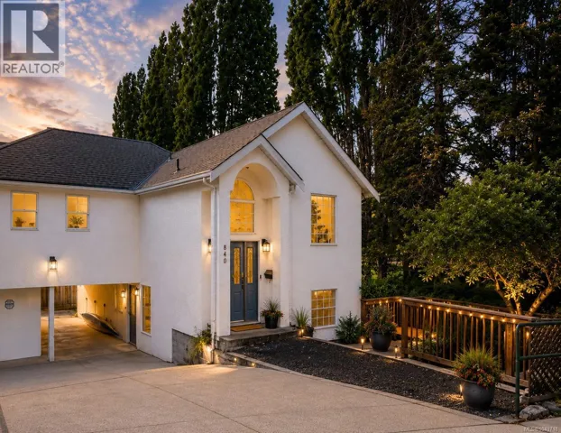 840 Tillicum Rd, Esquimalt, British Columbia V9A1Z7