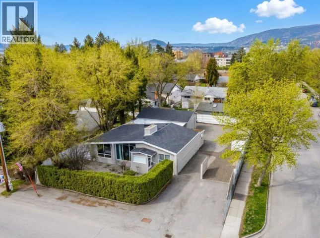 1201 Kelglen Crescent, Kelowna, British Columbia V1Y6K4