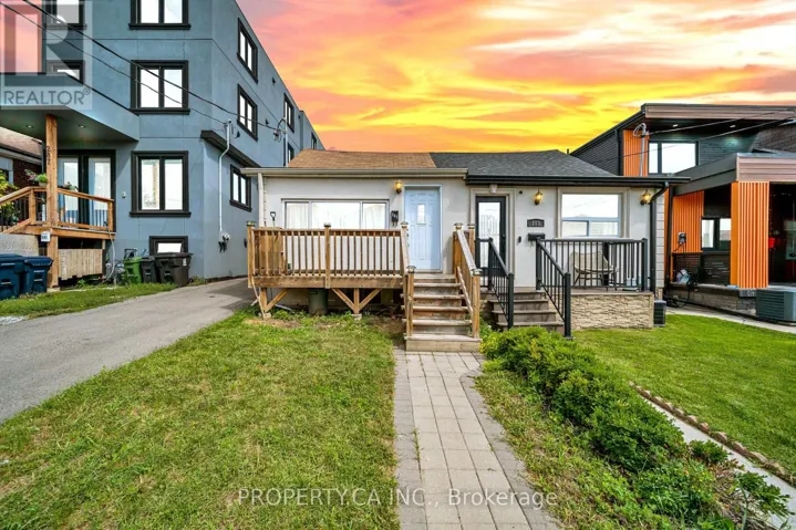 285 ROBINA AVENUE, Toronto (Oakwood Village), Ontario M6C3Y9