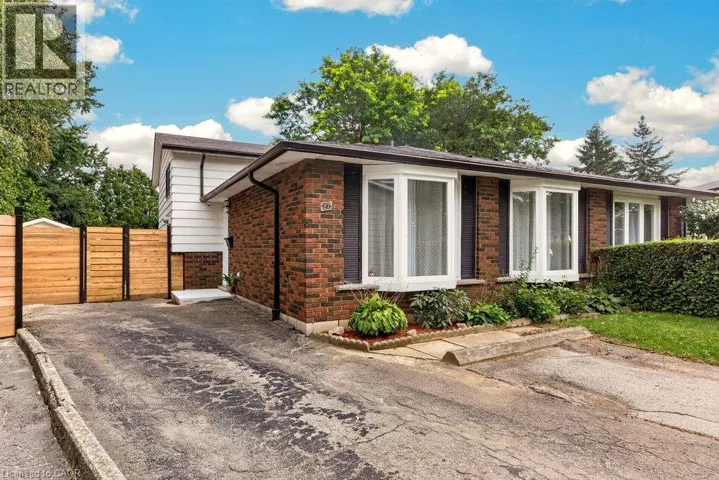 27 GRETNA Court, Hamilton, Ontario L9C4V1