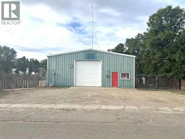1061 Factory Street SE, Medicine Hat, Alberta T1A1X8