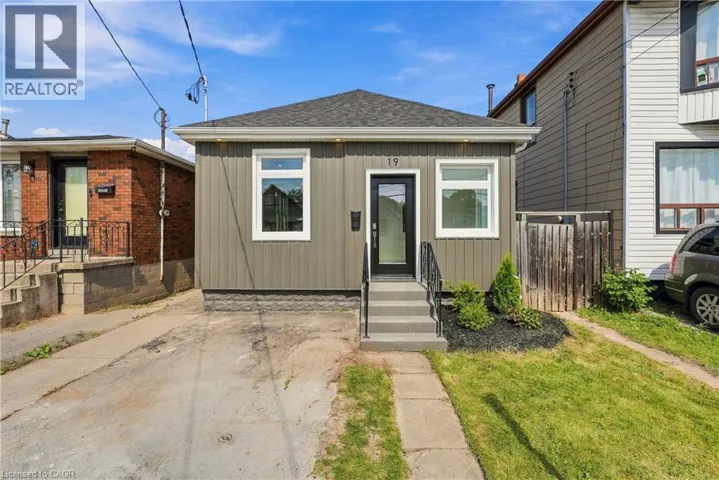19 VANSITMART Avenue, Hamilton, Ontario L8H3A2