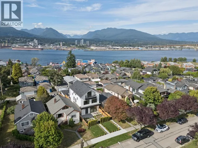 1 2815 TRINITY STREET, Vancouver, British Columbia V5K1E8