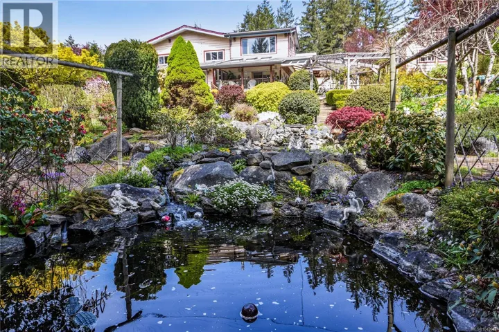 697 Crestwood Rd, Gabriola Island, British Columbia V0R1X4