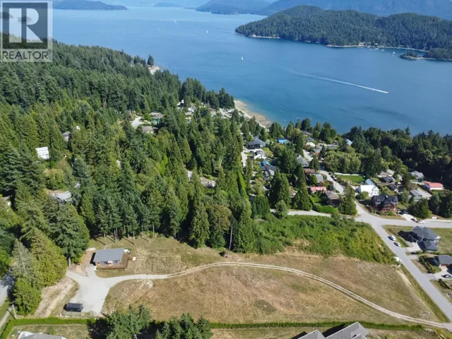 604 WOODLAND AVENUE, Gibsons, British Columbia V0N1V1