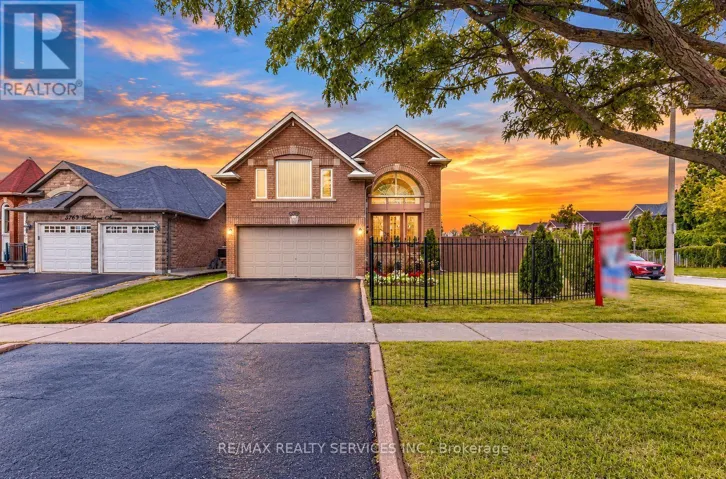 5772 WHITEHORN AVENUE, Mississauga (East Credit), Ontario L5V1W1