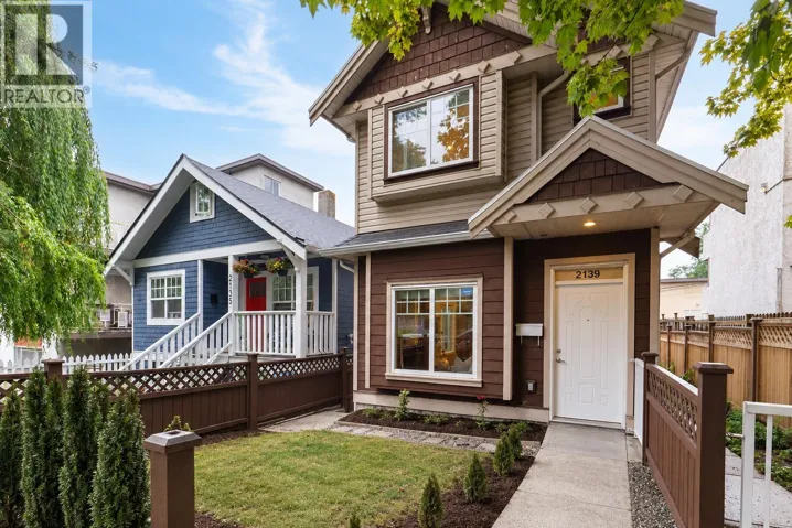 2139 TRIUMPH STREET, Vancouver, British Columbia V5L1L1