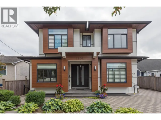 2206 LONDON STREET, New Westminster, British Columbia V3M3G2