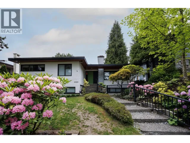 2220 W 32ND AVENUE, Vancouver, British Columbia V6L2B2