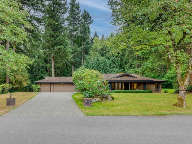 2910 CHANTRELL PLACE, Surrey, British Columbia V4A4A5