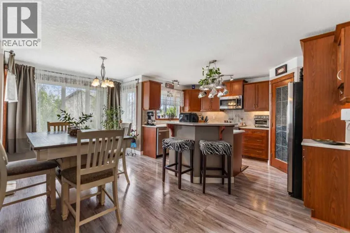 123 Hawkmere View, Chestermere, Alberta T1X1T7