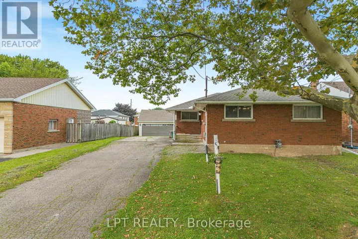 7156 WARDEN AVENUE, Niagara Falls (Arad/Fallsview), Ontario L2G5P8