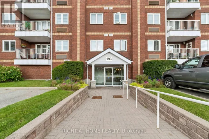 318 - 193 LAKE DRIVEWAY DRIVE W, Ajax (South West), Ontario L1S7H8