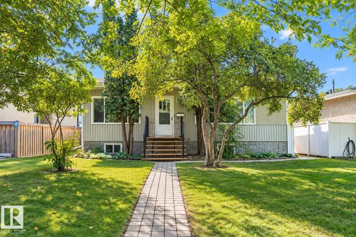 8743 STRATHEARN DR NW, Edmonton, Alberta T6C4C8