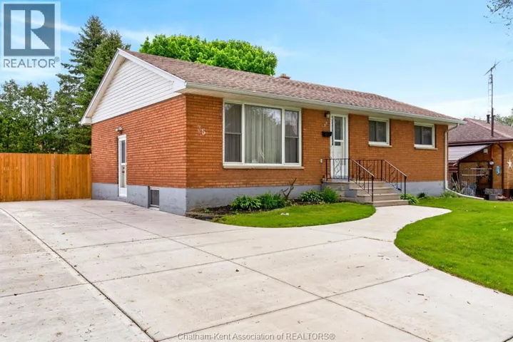 35 Peter STREET, Chatham, Ontario N7M5B2