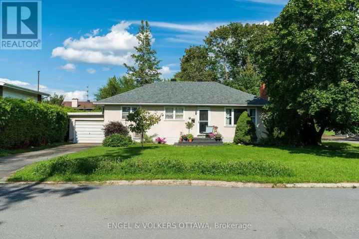 11 HILLIARD AVENUE, Ottawa, Ontario K2E6B8