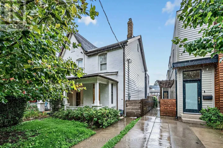 16 FENNINGS STREET, Toronto (Trinity-Bellwoods), Ontario M6J3B8