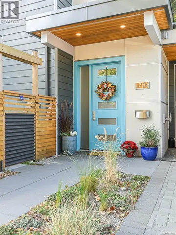 1704 Coronation Ave, Victoria, British Columbia V8R1X2
