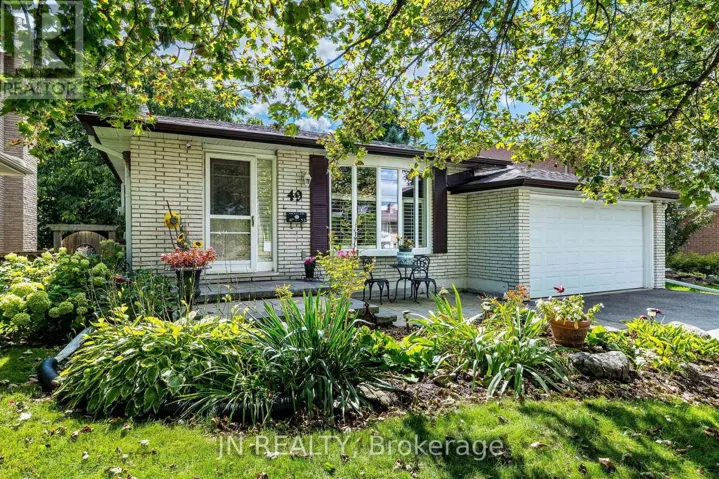 49 SCHOOL STREET, East Gwillimbury (Holland Landing), Ontario L9N1K6
