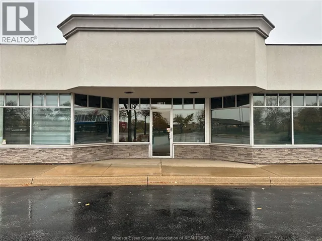 2950 DOUGALL AVENUE Unit# 3, Windsor, Ontario N9E1S2