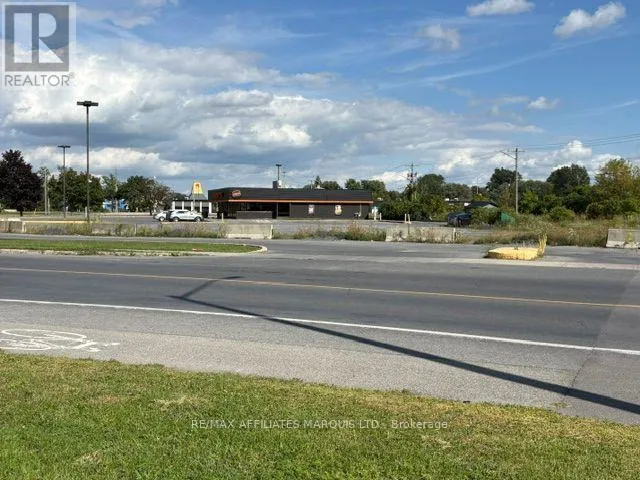 700 BROOKDALE AVENUE, Cornwall, Ontario K6J5M2