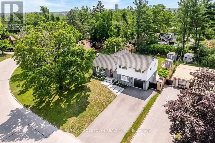 11 CASTLE DRIVE, Barrie (Sunnidale), Ontario L4N1P7