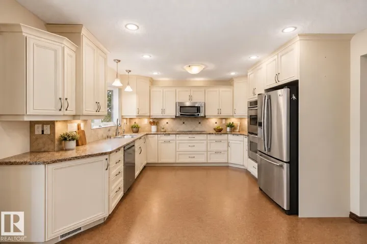 1006 Lueders CR, Sherwood Park, Alberta T8A1A9