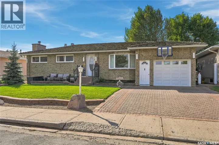 1015 Simcoe STREET, Moose Jaw, Saskatchewan S6H3J3