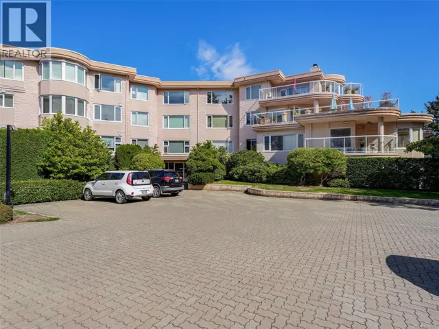 3105 2829 Arbutus Rd, Saanich, British Columbia V8N5X5