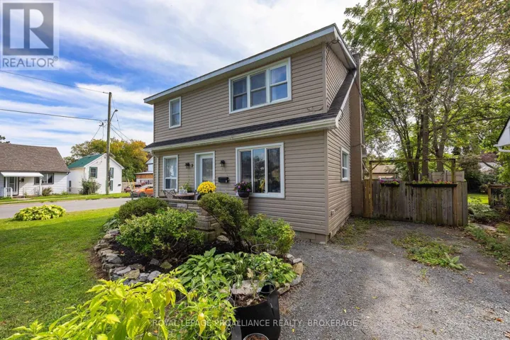 2 DUNKIRK AVENUE, Kingston (East of Sir John A. Blvd), Ontario K7K2H4